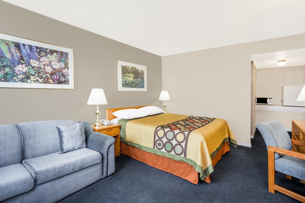 Hotel Super 8 By Wyndham Quesnel Bc Exterior foto